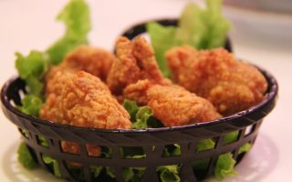 Kenapa Camilan Kulit Ayam Makin Diburu? Ternyata Ini Alasannya