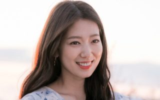 Rahasia Kulit Kencang dan Awet Muda Park Shin Hye di Usia 30an