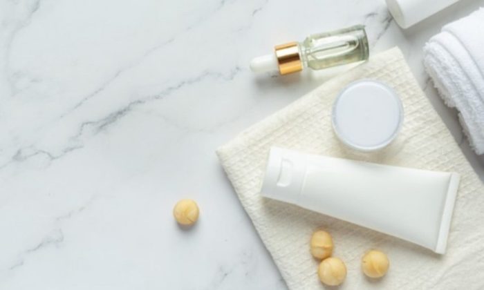 Pakai Skincare Approved by Beauty Vlogger Sudah Pasti Cocok dan Aman? Begini Kata Dokter