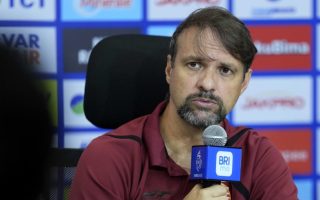 Pernyataan Berkelas Pelatih Persija Usai Persib Bandung Juara Super League 2025/2026