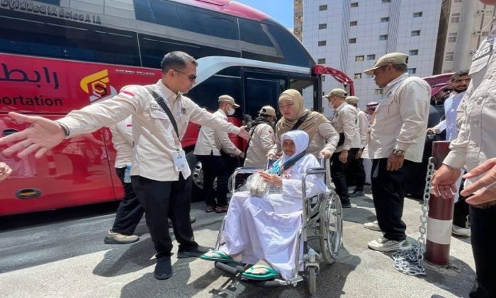 Pemerintah dan DPR 'Setengah Mati' Turunkan Biaya Haji, Oknum KBIH Malah Tarik Pungli ke Jemaah