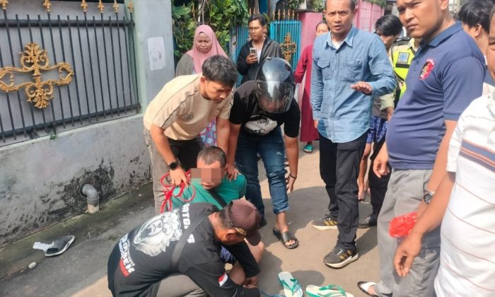 Detik-detik Nenek di Tangsel Ditusuk Tetangga Saat Gendong Cucu, Motifnya Bikin Kaget!