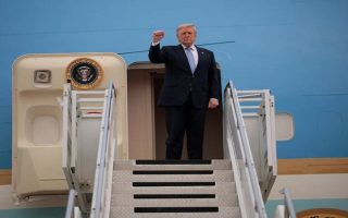Delegasi AS Buang Semua Hadiah dari China Sebelum Naik Air Force One, Kenapa?