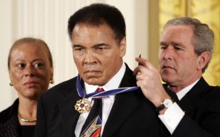 Kisah Legendaris: Muhammad Ali Gemparkan Amerika dengan Kalimat Dua Syahadat
