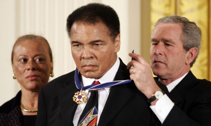 Kisah Legendaris: Muhammad Ali Gemparkan Amerika dengan Kalimat Dua Syahadat