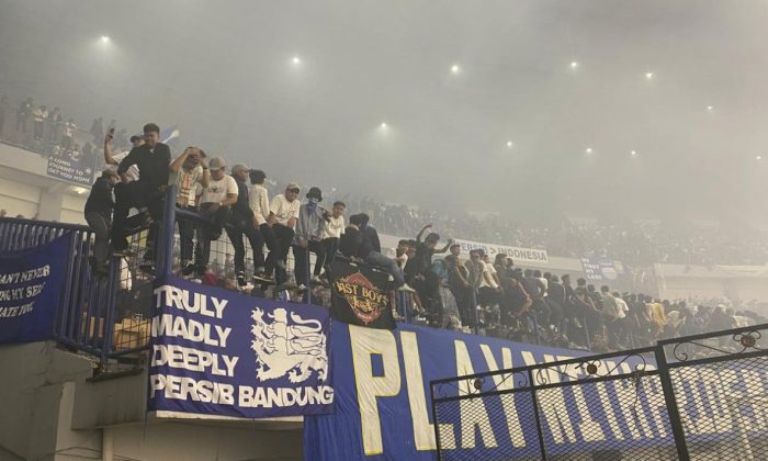 'Champions Again!': Euforia Puluhan Ribu Bobotoh Rayakan Kejayaan Persib Bandung di GBLA