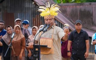 Pesan Gubernur Papua ke Warga Biak Utara: Tanamlah Kelapa Banyak-banyak