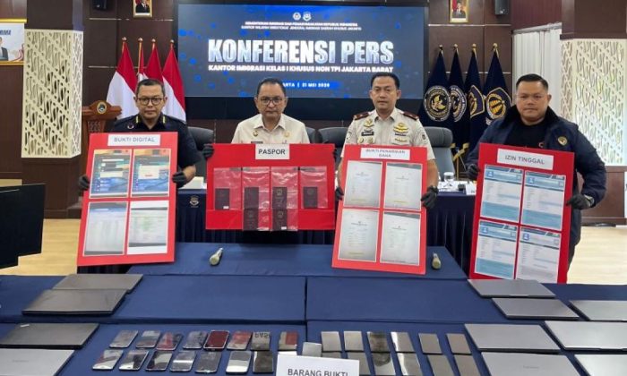 Imigrasi Jakbar tangkap 4 WNA pelaku penipuan online berkedok aplikasi