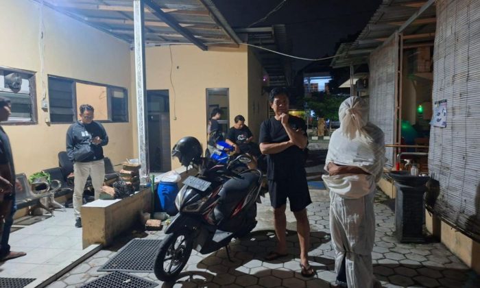 Polisi mengamankan tiga remaja pembuat konten pocong di Sragen