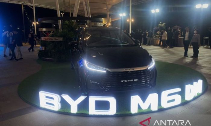 BYD kenalkan M6 Cross dengan bekal teknologi DM di Indonesia