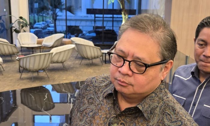 Permintaan dolar AS yang tinggi tekan rupiah hingga Rp17.700