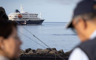 Hantavirus-hit ship evacuation completed as quarantines begin