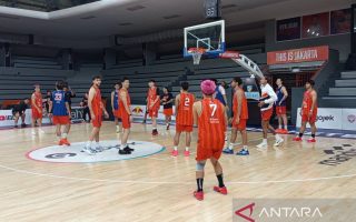 Pemain lokal Pelita Jaya tak gentar lawan pebasket asing Hornbills