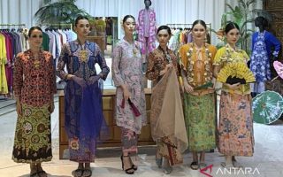 Desainer kebaya Indonesia berbagi tips rambah pasar luar negeri