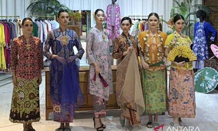 Desainer kebaya Indonesia berbagi tips rambah pasar luar negeri
