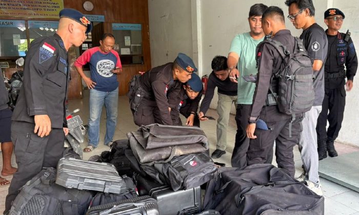 Tim Jibom Gegana Brimob Polda Papua temukan satu granat di Biak