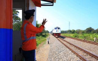 Daop 6 imbau warga tak beraktivitas sekitar rel selama libur sekolah