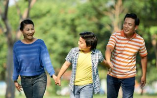 Bukan Cuma Soal Kasih Sayang, Ini 7 Pola Asuh yang Baik untuk Kesehatan Mental Anak