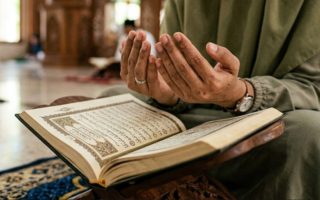 Amalkan Bacaan Surat Pembuka Rezeki Setiap Pagi, Penolong Pertama Saat Usaha Seret