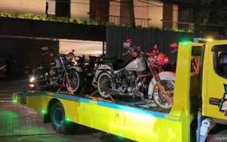Round Up Penggeledahan Rumah Silmy Karim: Porsche Merah, Harley Davidson hingga Valas Disita KPK