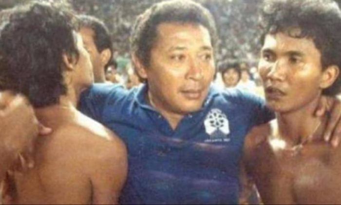 Mengenang Bertje Matulapelwa, Legenda Ambon yang Mengukir Momen Emas Bersejarah Timnas Indonesia