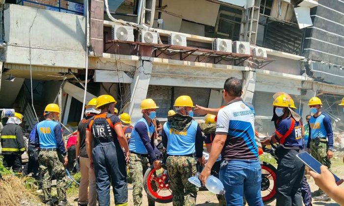 Deadly quake strikes Philippines on first day of school year