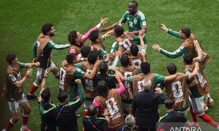 Diwarnai tiga kartu merah, Meksiko menang 2-0 atas Afrika Selatan