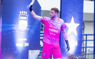 Persib Bandung berpisah dengan kiper Adam Przybek
