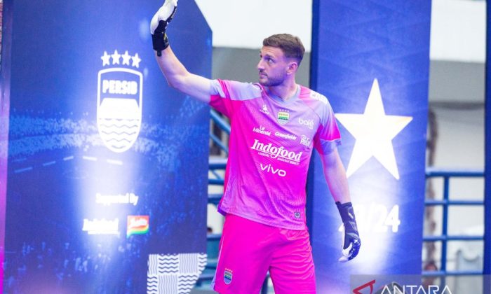 Persib Bandung berpisah dengan kiper Adam Przybek