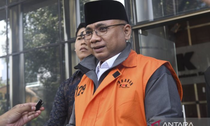 KPK membantarkan penahanan Yaqut Cholil Qoumas karena sakit