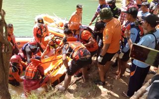 Tim SAR gabungan mengevakuasi jenazah pemuda yang tenggelam di Sungai Oya Bantul