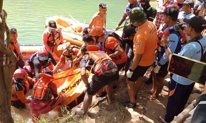 Tim SAR gabungan mengevakuasi jenazah pemuda yang tenggelam di Sungai Oya Bantul