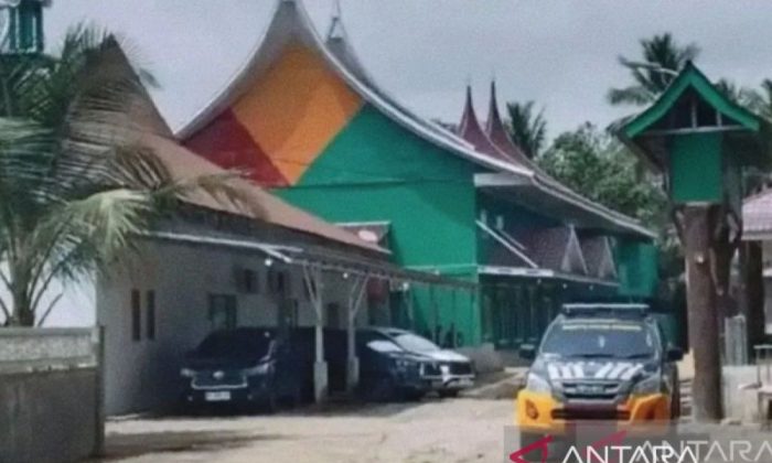 KPK geledah Balai milik Bupati Kuansing nonaktif dan rumah kadisbun