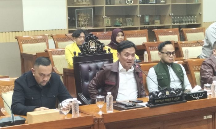 Komisi III DPR minta Kejagung bentuk tim independen usut kasus FA