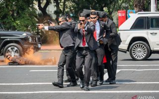Paspampres latihan melindungi presiden dari bom dan serangan drone