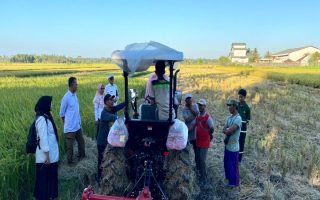 DPP Kulon Progo menggelar pelatihan operator traktor optimalkan mekanisasi