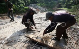 Respons Kementerian PU soal Warga Aceh Patungan Perbaiki Jembatan dan Jalan