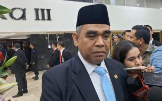 Momen Tangan Gibran Ditarik Ketua MPR saat Sedang Ngobrol, Begini Kata Muzani