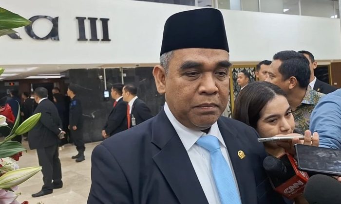 Momen Tangan Gibran Ditarik Ketua MPR saat Sedang Ngobrol, Begini Kata Muzani