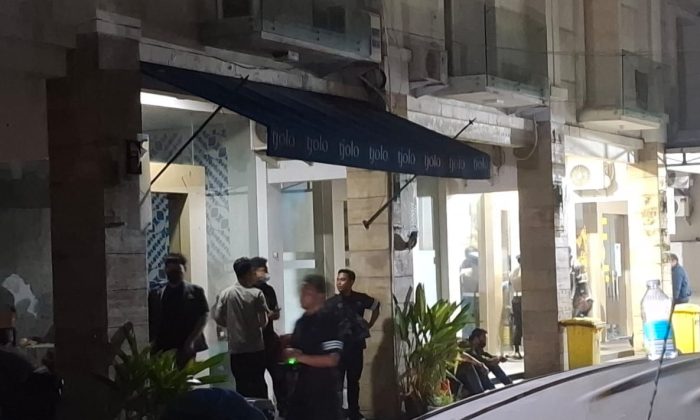 Polisi Potong Rantai Ruko Saat Geledah Lokasi ke-13 Terkait 3 Kasus Korupsi, Dokumen dan Komputer Disita