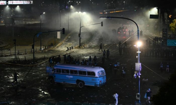 Ricuh di Buenos Aires Usai Argentina Kalah dari Spanyol di Final Piala Dunia, Suporter Bentrok dengan Polisi