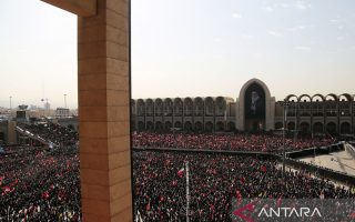 Ribuan orang berkumpul di Teheran untuk pemakaman Ali Khamenei