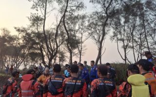 Tim SAR mengingatkan wisatawan waspada bahaya ombak pantai selatan DIY
