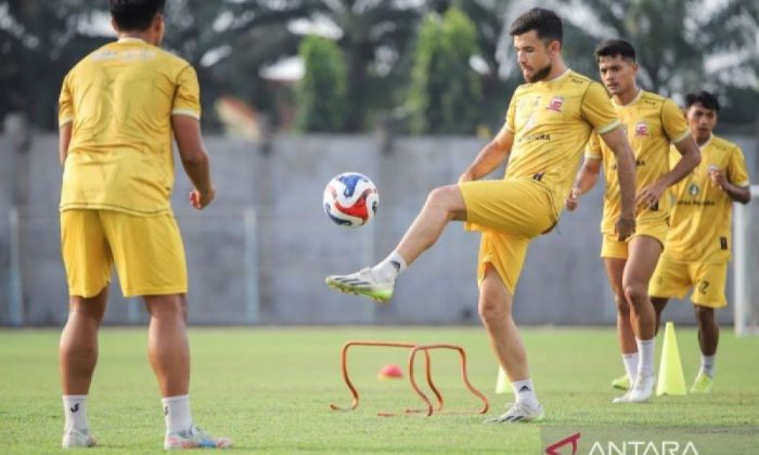 Danilo Santacruz jadi rekrutan asing pertama Madura United