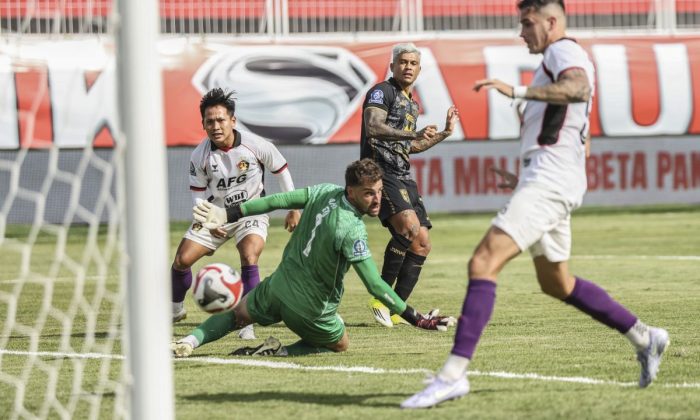 Persik Kediri lepas kiper Leonardo Navacchio setelah dua musim