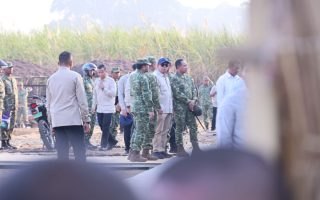 Dampingi Presiden Prabowo panen raya di Malang, Menteri Nusron: Ketahanan pangan butuh kepastian hukum tanah