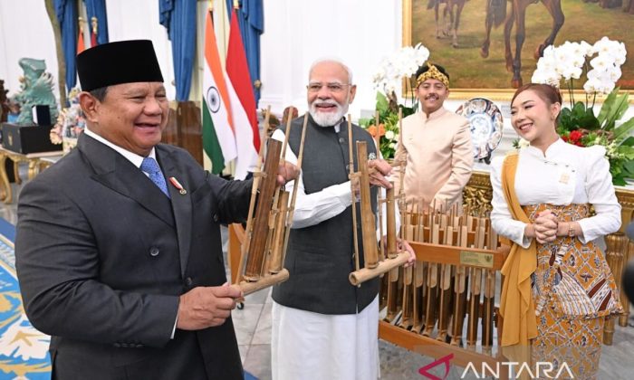 Presiden Prabowo berikan satu set angklung ke PM India Narendra Modi
