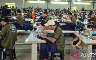 Deru mesin jahit di Nusakambangan ubah jalan hidup warga binaan