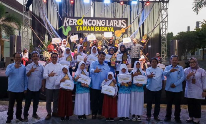 Pemkab Kulon Progo menyerahkan penghargaan Kompetisi Sastra 2026