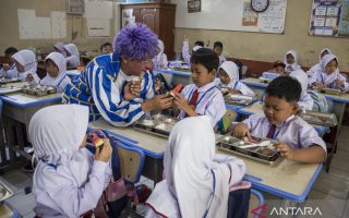 Kenali tanda-tanda kecemasan anak pada masa awal masuk sekolah